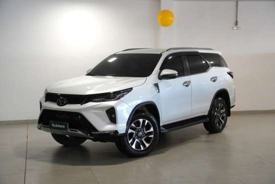 TOYOTA-HILUX SW4-2025