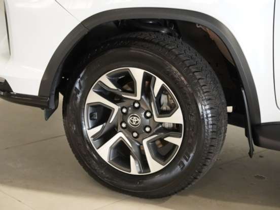 TOYOTA-HILUX SW4-2.8 D-4D TURBO DIESEL SRX PLATINUM 7L 4X4 AUTOMÁTICO TOYOTA-HILUX SW4-2025