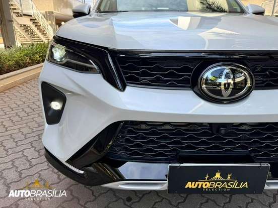 TOYOTA-HILUX SW4-2026