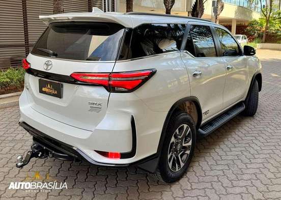 TOYOTA-HILUX SW4-2026
