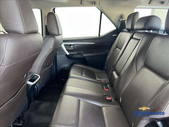 TOYOTA-HILUX SW4-2016