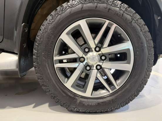 TOYOTA-HILUX SW4-2016