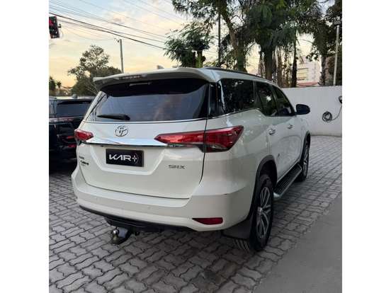 TOYOTA-HILUX SW4-2019