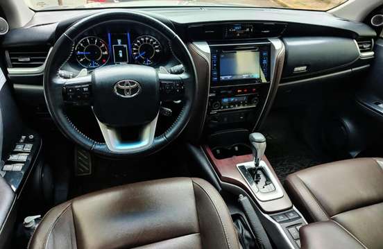 TOYOTA-HILUX SW4-2019
