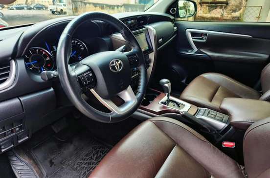 TOYOTA-HILUX SW4-2019