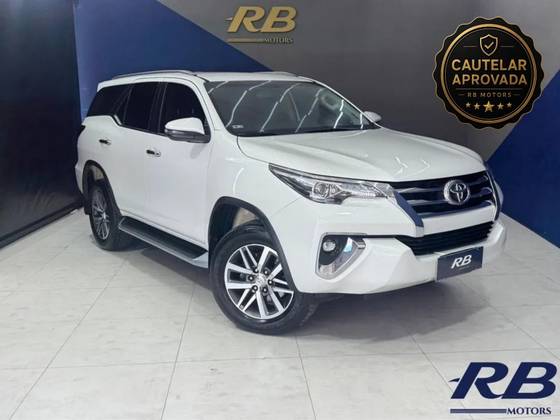 TOYOTA HILUX SW4 2.8 SRX 4X4 7 LUGARES 16V TURBO INTERCOOLER DIESEL 4P AUTOMÁTICO