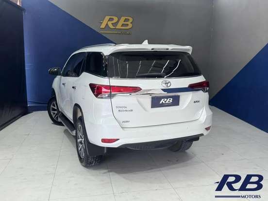 TOYOTA-HILUX SW4-2017