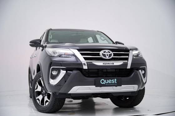 TOYOTA HILUX SW4 2.8 SRX DIAMOND 4X4 7 LUGARES 16V TURBO INTERCOOLER DIESEL 4P AUTOMÁTICO