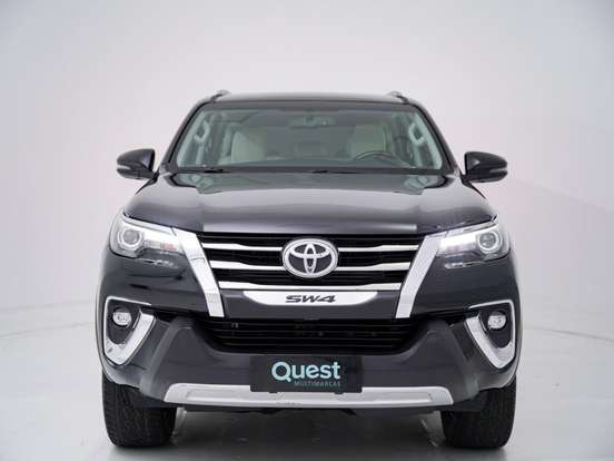 TOYOTA-HILUX SW4-2.8 SRX DIAMOND 4X4 7 LUGARES 16V TURBO INTERCOOLER DIESEL 4P AUTOMÁTICO TOYOTA-HILUX SW4-2019