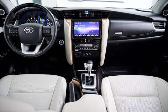 TOYOTA-HILUX SW4-2019