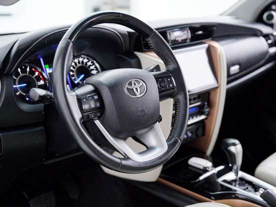 TOYOTA-HILUX SW4-2.8 SRX DIAMOND 4X4 7 LUGARES 16V TURBO INTERCOOLER DIESEL 4P AUTOMÁTICO TOYOTA-HILUX SW4-2019