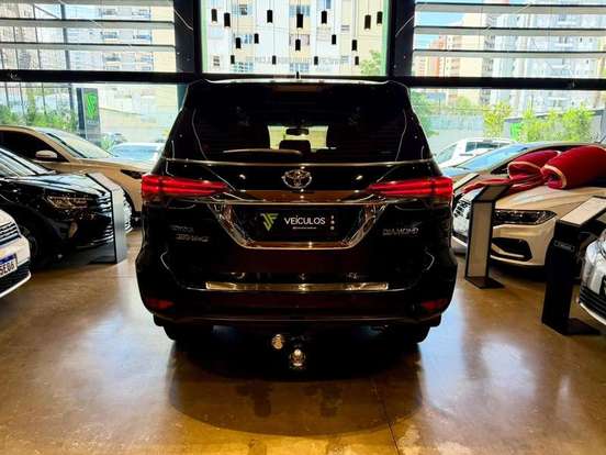 TOYOTA-HILUX SW4-2.8 SRX DIAMOND 4X4 7 LUGARES 16V TURBO INTERCOOLER DIESEL 4P AUTOMÁTICO TOYOTA-HILUX SW4-2019