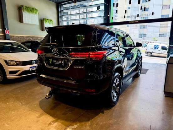 TOYOTA-HILUX SW4-2.8 SRX DIAMOND 4X4 7 LUGARES 16V TURBO INTERCOOLER DIESEL 4P AUTOMÁTICO TOYOTA-HILUX SW4-2019