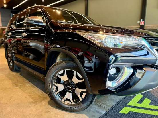 TOYOTA-HILUX SW4-2.8 SRX DIAMOND 4X4 7 LUGARES 16V TURBO INTERCOOLER DIESEL 4P AUTOMÁTICO TOYOTA-HILUX SW4-2019
