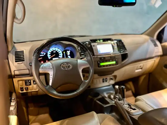 TOYOTA-HILUX SW4-2012