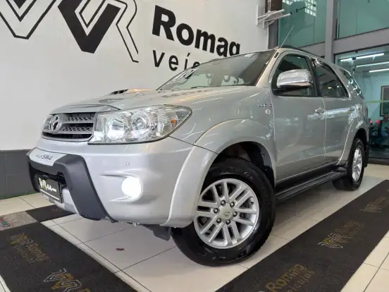 TOYOTA-HILUX SW4-3.0 SRV 4X4 7 LUGARES 16V TURBO INTERCOOLER DIESEL 4P AUTOMÁTICO TOYOTA-HILUX SW4-2010