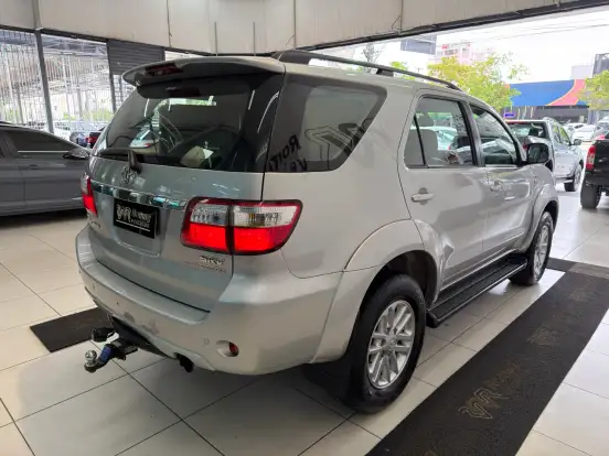 TOYOTA-HILUX SW4-2010