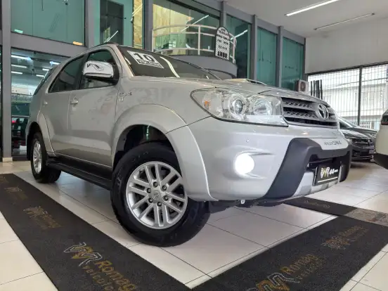 TOYOTA-HILUX SW4-2010