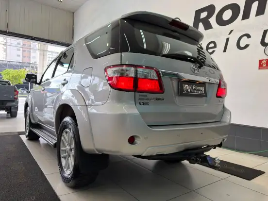 TOYOTA-HILUX SW4-2010