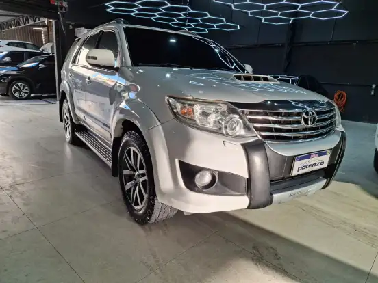 TOYOTA-HILUX SW4-2013