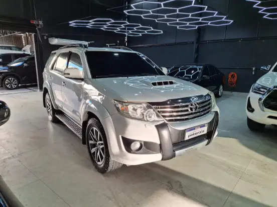TOYOTA-HILUX SW4-3.0 SRV 4X4 7 LUGARES 16V TURBO INTERCOOLER DIESEL 4P AUTOMÁTICO TOYOTA-HILUX SW4-2013