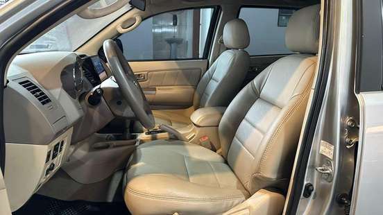 TOYOTA-HILUX SW4-2005