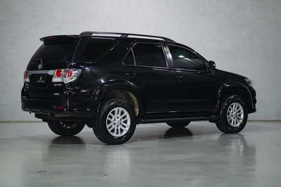 TOYOTA-HILUX SW4-2015