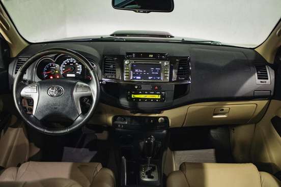 TOYOTA-HILUX SW4-2015