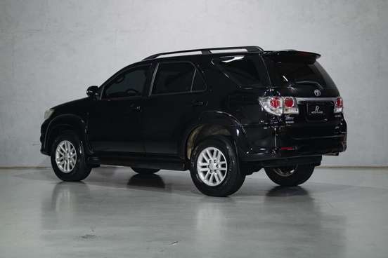 TOYOTA-HILUX SW4-2015