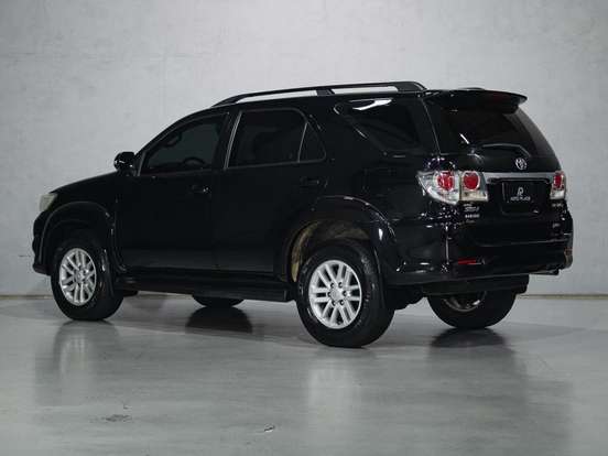 TOYOTA-HILUX SW4-3.0 SRV 4X4 16V TURBO INTERCOOLER DIESEL 4P AUTOMÁTICO TOYOTA-HILUX SW4-2015