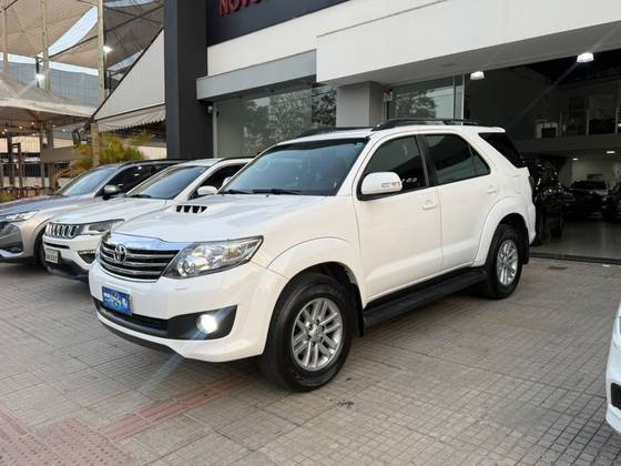 TOYOTA HILUX SW4 3.0 SRV 4X4 7 LUGARES 16V TURBO INTERCOOLER DIESEL 4P AUTOMÁTICO