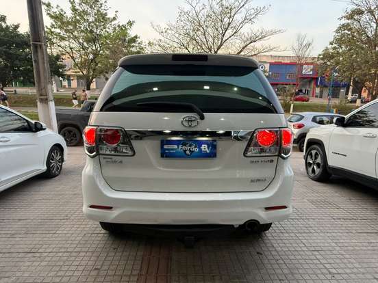 TOYOTA-HILUX SW4-3.0 SRV 4X4 7 LUGARES 16V TURBO INTERCOOLER DIESEL 4P AUTOMÁTICO TOYOTA-HILUX SW4-2015