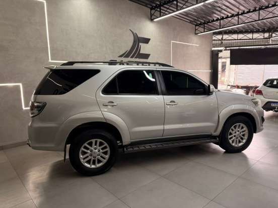 TOYOTA-HILUX SW4-2012