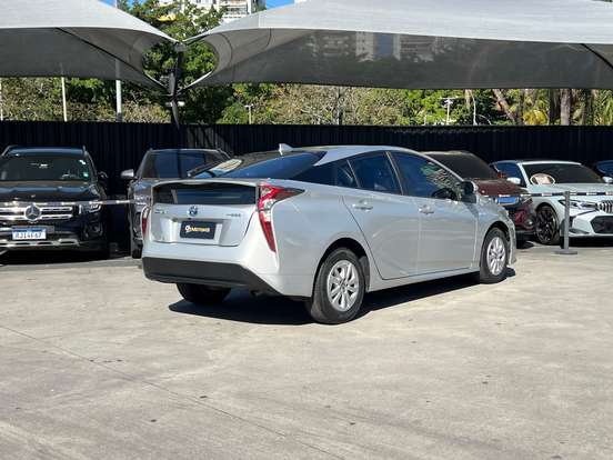TOYOTA-PRIUS-2017
