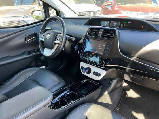 TOYOTA-PRIUS-2017