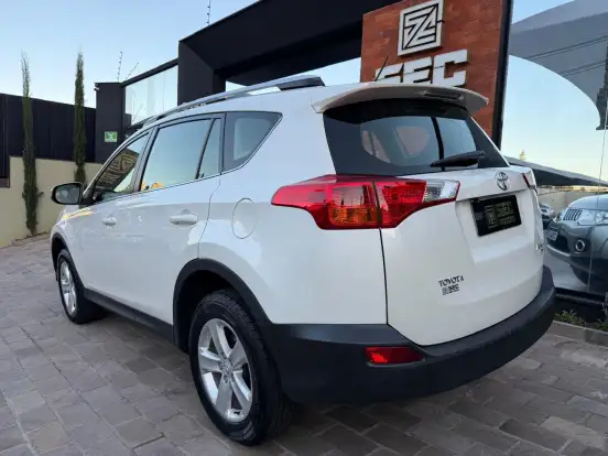 TOYOTA-RAV4-2014