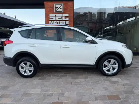 TOYOTA-RAV4-2.0 4X4 16V GASOLINA 4P AUTOMÁTICO TOYOTA-RAV4-2014