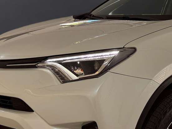 TOYOTA-RAV4-2018