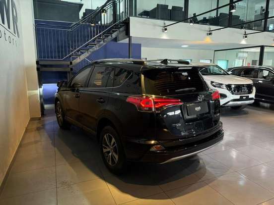 TOYOTA-RAV4-2018