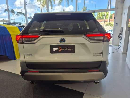 TOYOTA-RAV4-2024