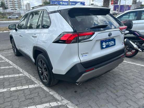 TOYOTA-RAV4-2024