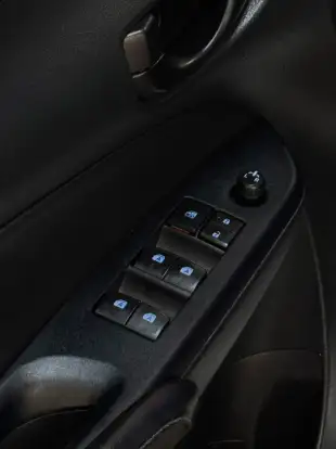 TOYOTA-YARIS-2019