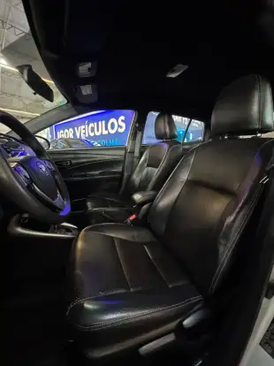 TOYOTA-YARIS-2019