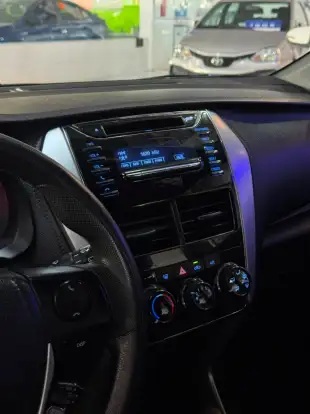 TOYOTA-YARIS-2019