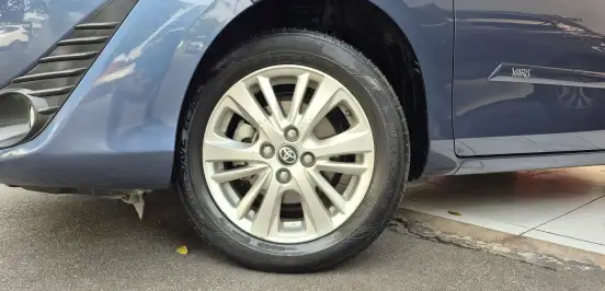 TOYOTA-YARIS-2019