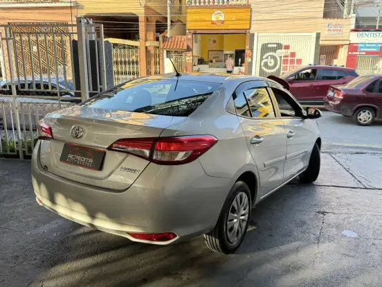 TOYOTA-YARIS-2024