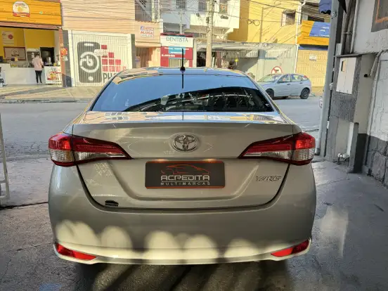 TOYOTA-YARIS-2024