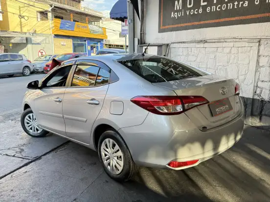 TOYOTA-YARIS-2024