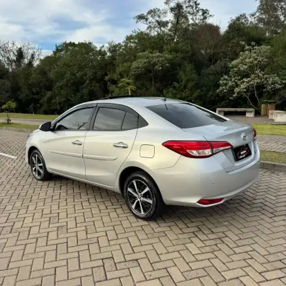 TOYOTA-YARIS-2019