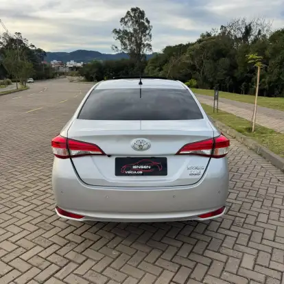 TOYOTA-YARIS-2019